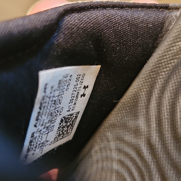 Under Armour Slides - Picture 2 of 2